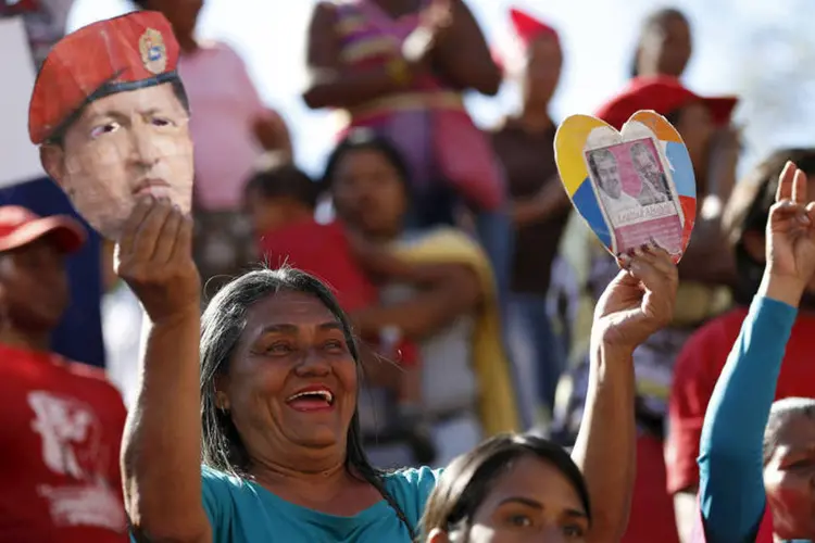 
	Apoio a Nicol&aacute;s Maduro: &quot;Maduro &eacute; o povo e &eacute; revolu&ccedil;&atilde;o. Que parte disso n&atilde;o entenderam?&quot;, disse o presidente
 (Carlos Garcia Rawlins / Reuters)