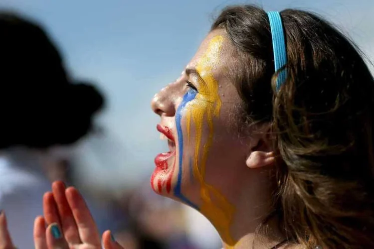 
	Manifestante protesta contra governo na Venezuela: segundo o ministro, a suspens&atilde;o ser&aacute; feita ao longo do dia
 (Joe Raedle/Getty Images)