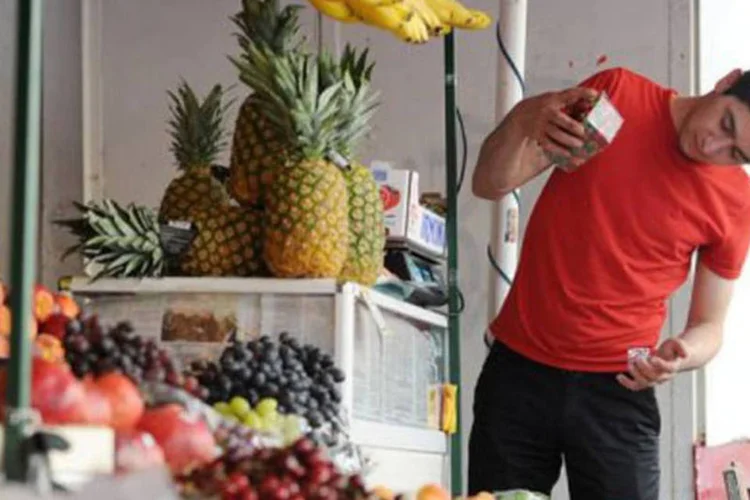 Secretário espanhol recordou que o seu país, principal exportador de frutas e hortaliças da União Europeia, vendia 25% de seus produtos para a Alemanha (Natalia Kolesnikova/AFP)