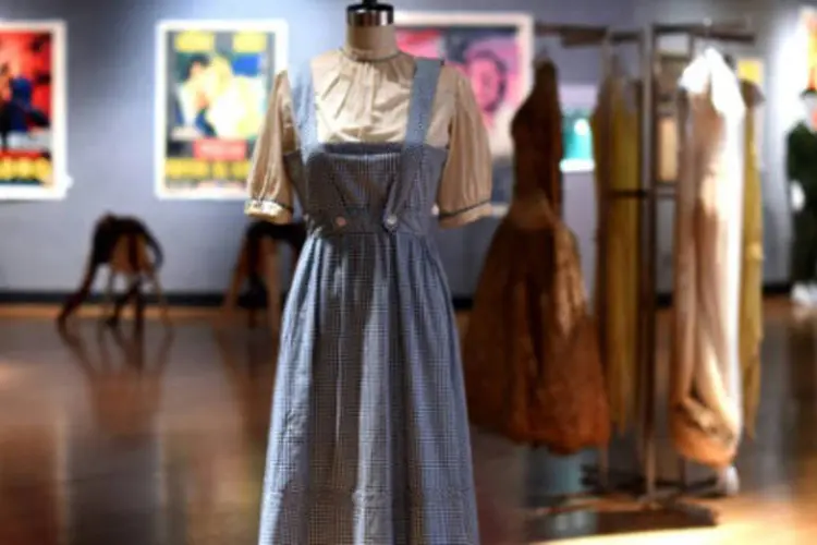
	Vestido da Dorothy: &quot;O vestido &eacute; considerado um &iacute;cone aut&ecirc;ntico e eterno da Hollywood cl&aacute;ssica&quot;
 (Timothy A. Clary / AFP)