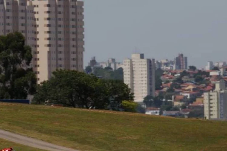 Vettel em treino ontem em São Paulo: Vettel é 2º e Alonso, 8º (Getty Images)