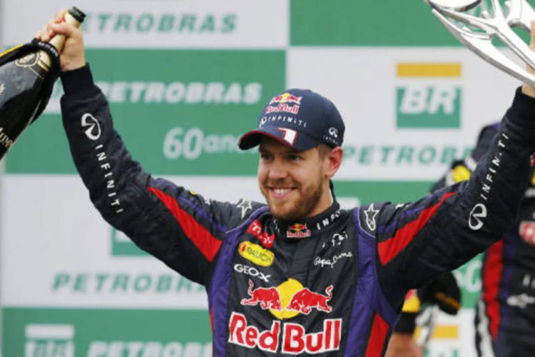 
	Vettel est&aacute; &agrave; sombra dos pilotos da Mercedes, &uacute;nicos que podem levar o t&iacute;tulo do ano.
 (REUTERS/Paulo Whitaker)
