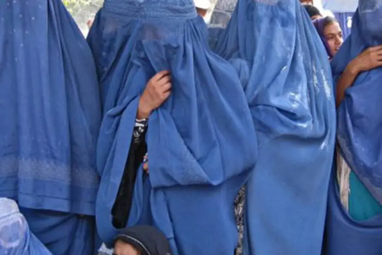 Mulheres com burca: o Conselho Nacional votou contra a proposta de proibição do véu integral por 93 votos contra 87
 (Noorullah Shirzada/AFP)
