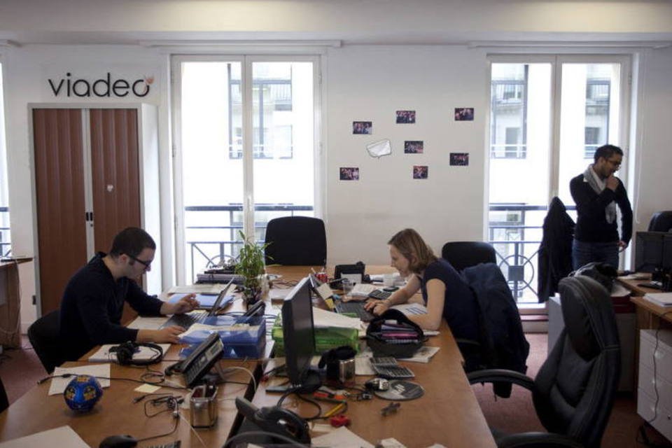 Francesa Viadeo precifica IPO no piso da faixa de preços
