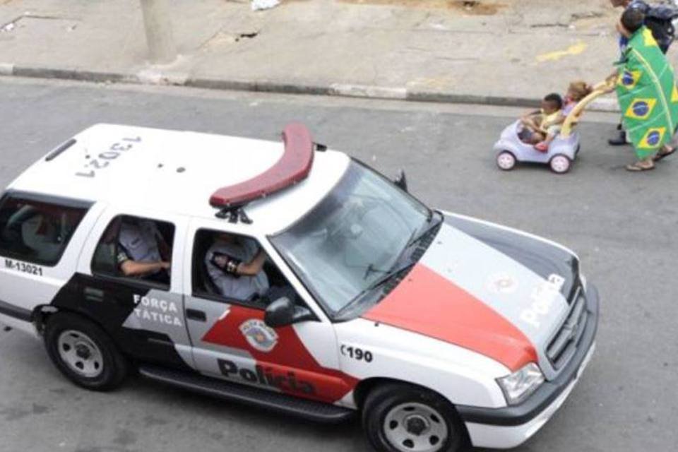 Polícia estoura central de drogas em favela de SP