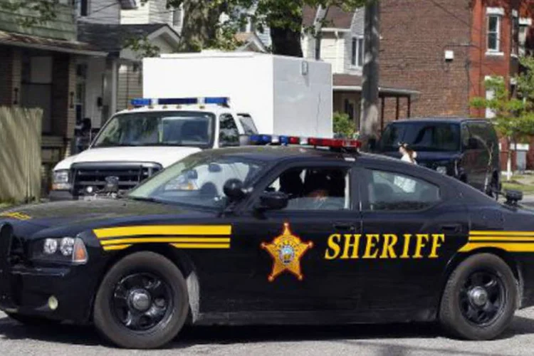 Viatura da polícia em Cleveland: policiais atiraram contra o menor em uma área de lazer ao ar livre (Matt Sullivan/AFP)
