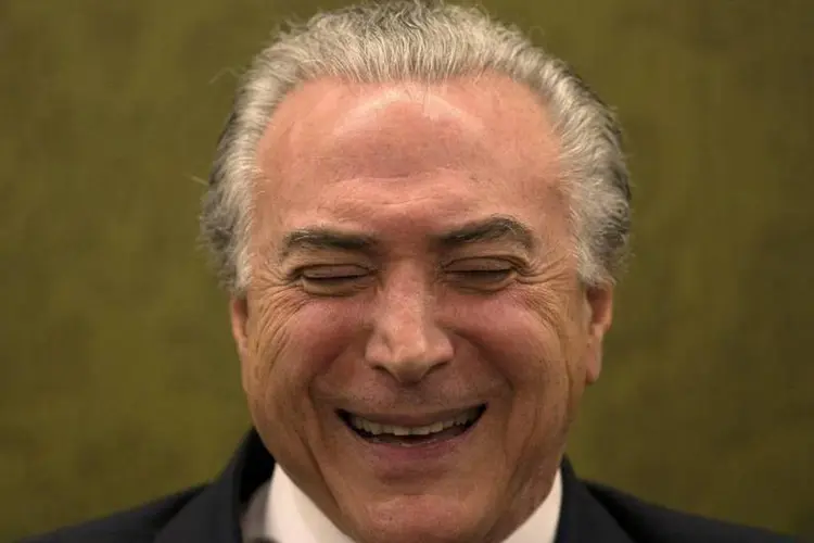 
	Temer: o vice fez quest&atilde;o de dizer que &quot;constitucionalmente&quot; ter&aacute; de assumir caso Dilma Rousseff deixe o cargo
 (Ueslei Marcelino/Reuters)