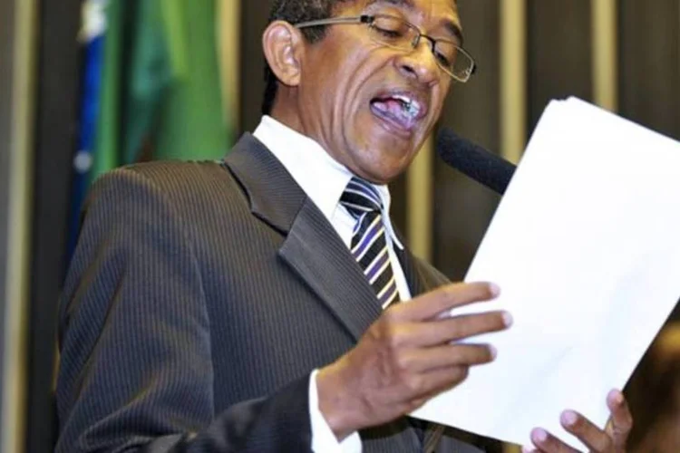 O deputado Vicentinho (PT-SP) faz sua defesa do mínimo de R$ 545 (Renato Araujo/ABr)