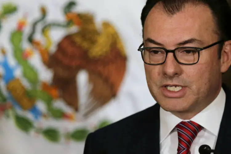 Luis Videgaray: ministério das Finanças prevê crescimento de 3,2% a 4,2% em 2015 (Henry Romero/Reuters/Reuters)