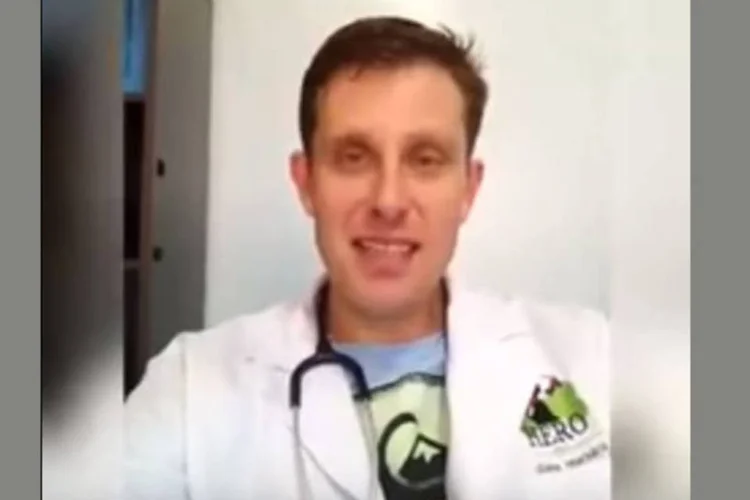 
	Caridade vetada: o veterin&aacute;rio Ricardo Fehr, da cidade de S&atilde;o Carlos (SP), foi proibido de oferecer gratuitamente consultas para animais de estima&ccedil;&atilde;o de pessoas de baixa renda
 (Reprodução/ Youtube)