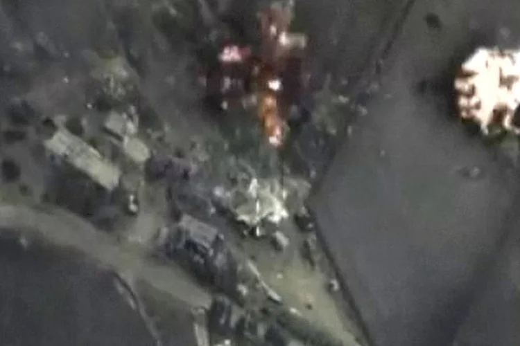 
	V&iacute;deo do governo russo mostra bombardeios na S&iacute;ria: o Observat&oacute;rio S&iacute;rio dos Direitos Humanos assegurou que os locais visados n&atilde;o correspondem a posi&ccedil;&otilde;es do Estado Isl&acirc;mico
 (Reuters / Ministry of Defence of the Russian Federation)
