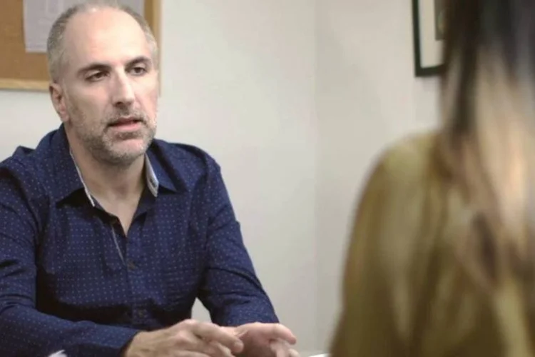 Vídeo "Jornalista", do Porta dos Fundos: é mais uma alfinetada do grupo de humor no mercado de comunicação (Reprodução)