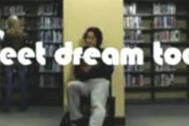Imagem de um dos comerciais veiculados no YouTube, com o slogan "Pés também sonham"
