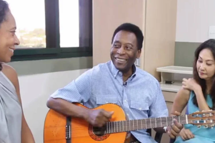 Pelé: ex-jogador aproveitou para agradecer o apoio que recebeu (Reprodução/Facebook/Pelé)