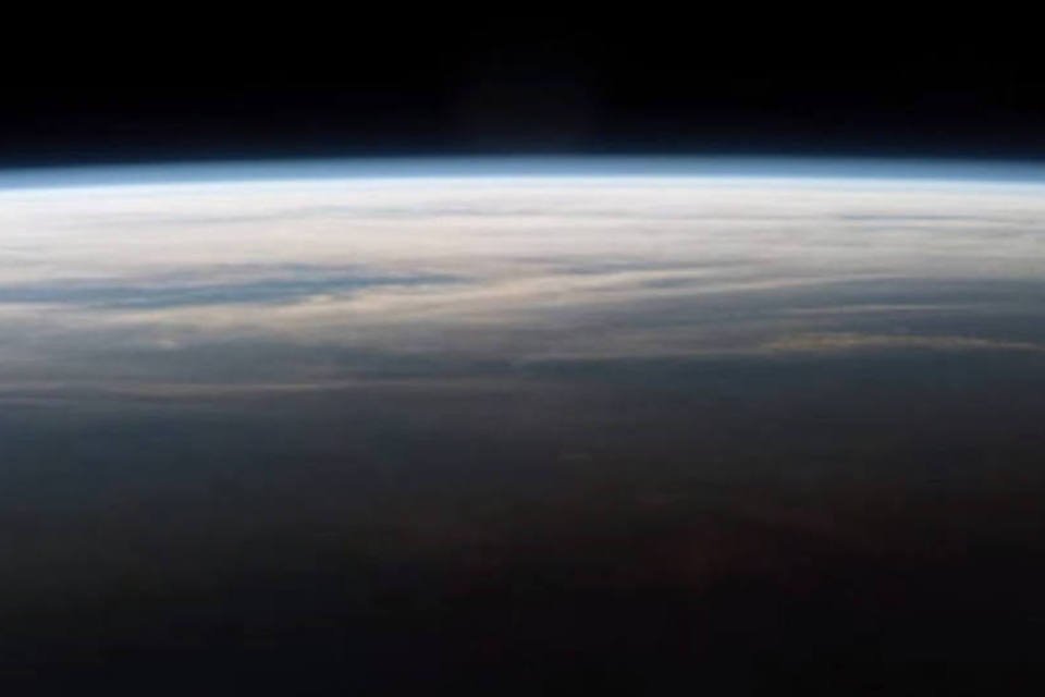 Vídeo mostra deslumbrante show de luzes no espaço