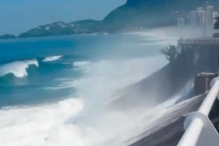 Vídeo mostra momento em que ciclovia desaba no Rio (Reprodução/Instagram)
