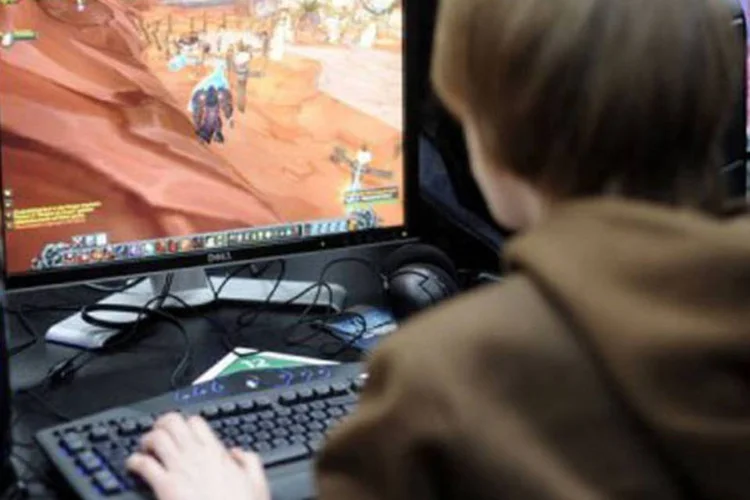 Em feira de tecnologia na Alemanha, visitante joga World of Warcraft, um dos jogos proibidos: decisão desagradou muitos fãs do game (Nigel Treblin/AFP)