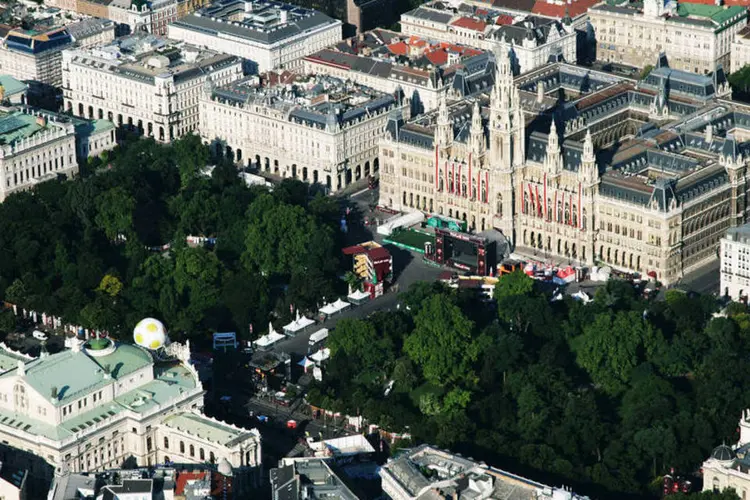 
	Viena: Foram registradas tamb&eacute;m outras 150 den&uacute;ncias durante a manifesta&ccedil;&atilde;o contra baile do ultranacionalista
 (Ulli Michel/Getty Images)