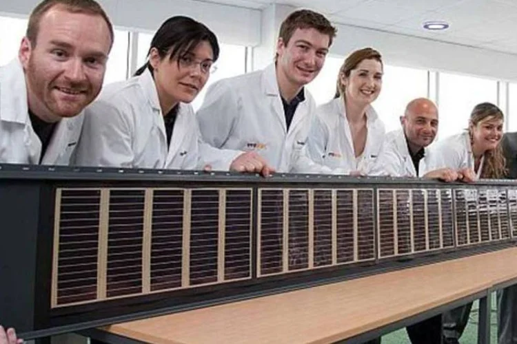 Viga é revesitda com uma camada sensível à luz capaz de gerar energia. (Divulgação)