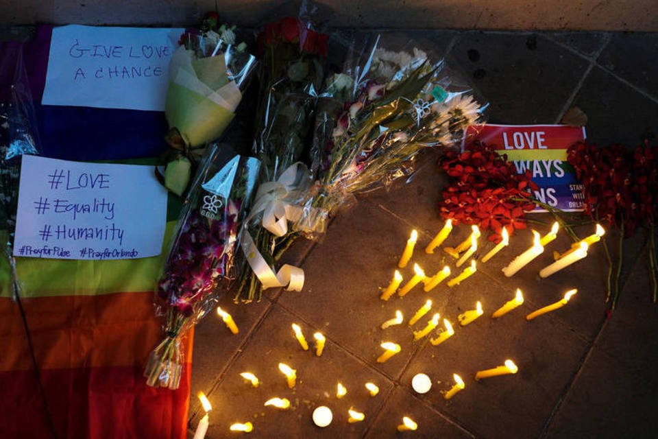 Luto e resistência em Orlando após atentado