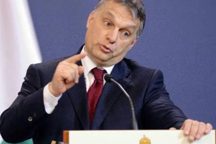 
	Viktor Orb&aacute;n, primeiro-ministro da Hungria: &quot;O tratado de Schengen (de livre circula&ccedil;&atilde;o comunit&aacute;ria) obriga a defender as fronteiras e, se para isto &eacute; preciso construir cercas, que todos as construam&quot;
 (Attila Kisbenedek/AFP)