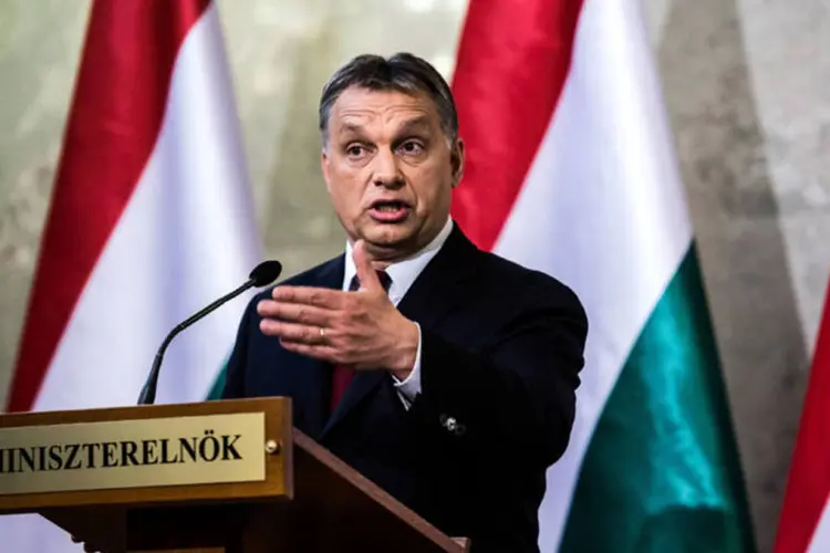 
	Viktor Orban: pol&iacute;tico tamb&eacute;m denunciou que alguns refugiados &quot;se negam a cooperar com a pol&iacute;cia&quot;
 (Akos Stiller/Bloomberg)
