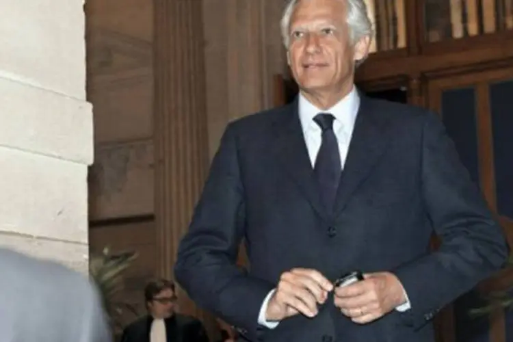 Na saída do tribunal, Villepin criticou a promotoria, afirmando que ela atua sob a autoridade de Sarkozy através do Ministério da Justiça
 (Mehdi Fedouach/AFP)