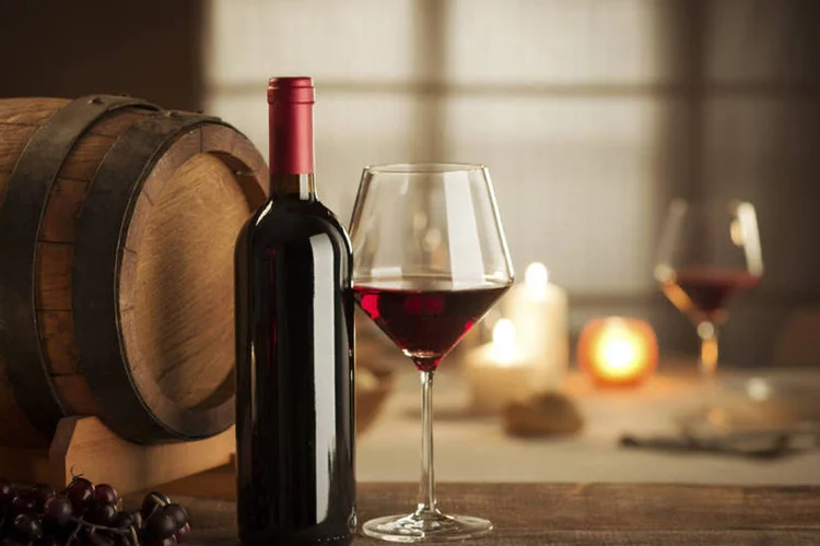 Vinho, garrafa de vinho, jantar romântico, bebida (Thinkstock)
