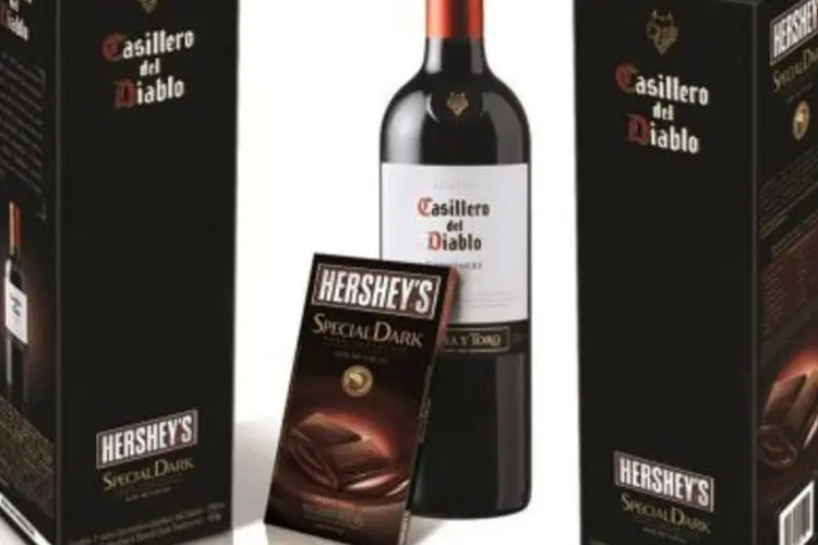 Vinho e chocolate: embalagem especial para a data comemorativa 