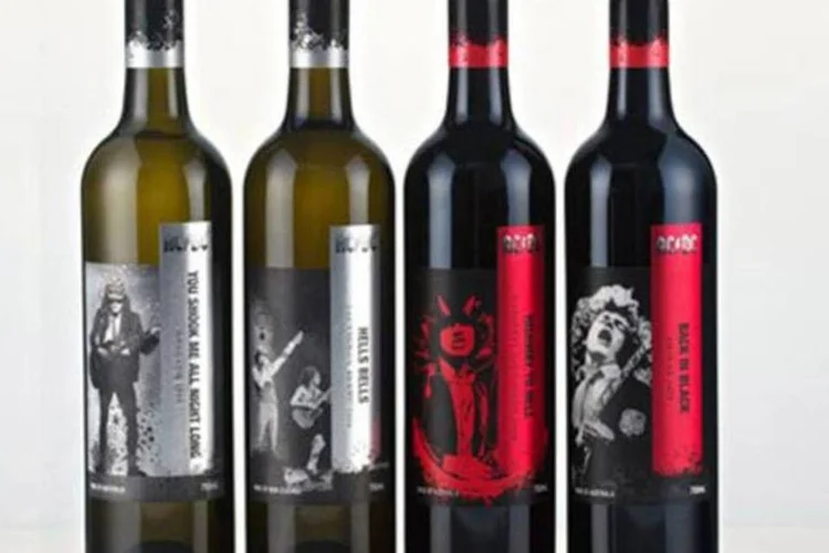 Os vinhos do AC/DC:  "Highway To Hell Cabernet Sauvignon" e "Hells Bells Sauvignon Blanc" (Divulgação)