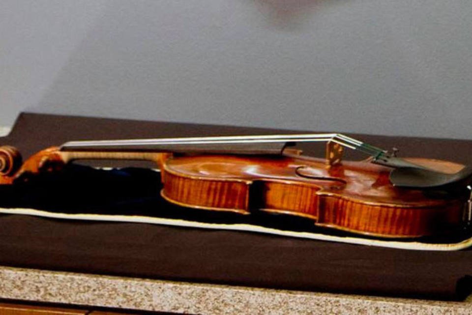 Mulher esquece violino de US$ 2,6 mi em trem na Alemanha