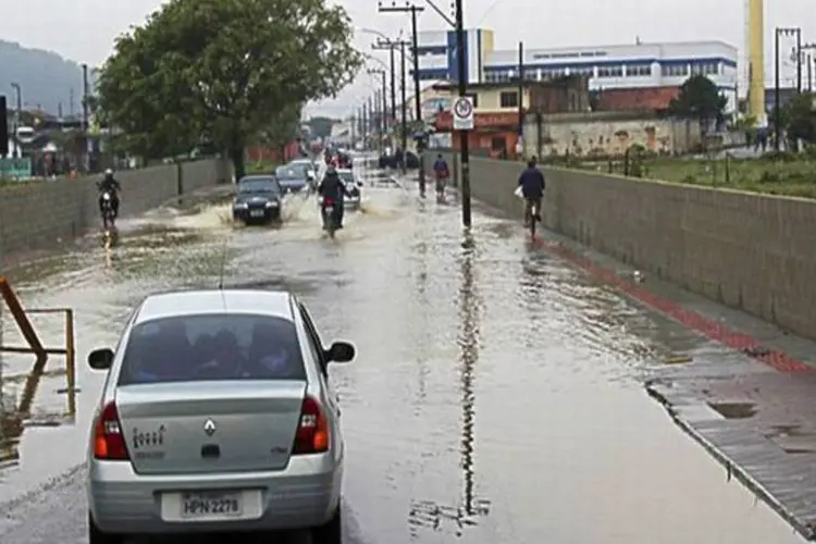 Chuvas em Santa Catarina levaram cidades a decretarem estado de calamidade pública: empréstimos, no total de até R$ 1 bilhão serão liberados a juros de 5,5% ao ano (Virgínia Cardoso/ABr)