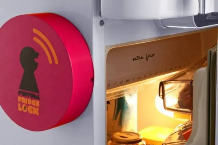 Virtual Fridge Lock: imã-alarme entrega assaltantes de geladeira para amigos (Divulgação)
