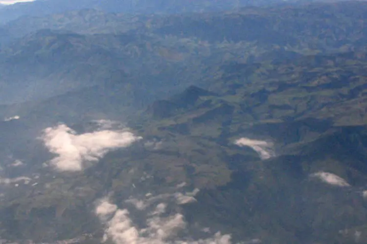 Vista aérea de Tolima, na Colômbia:  nos últimos dias foram feitos vários sobrevoos na região para observar a situação geral (Jelvi/Wikimedia Commons)