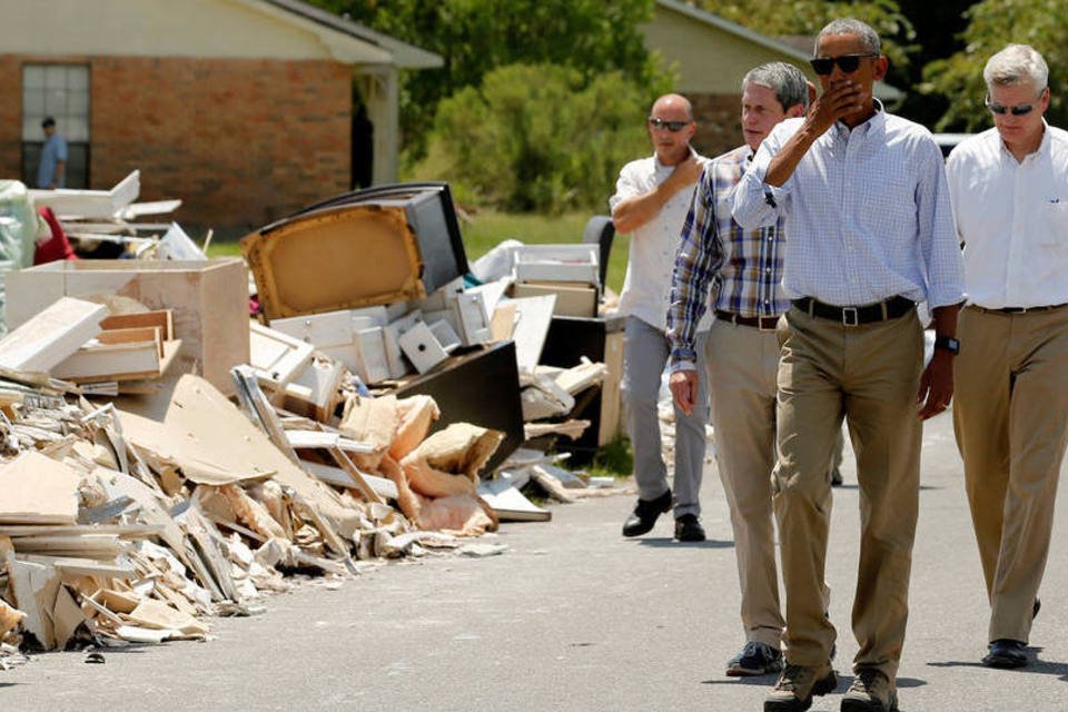 Obama tenta contornar críticas visitando Louisiana