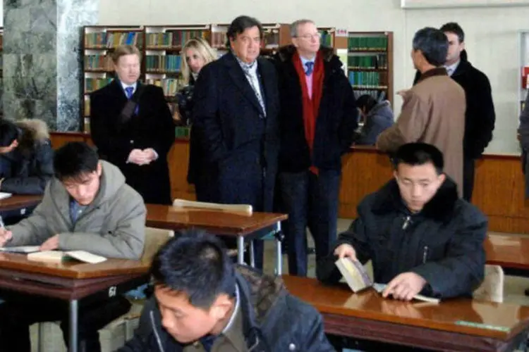 O ex-diplomata americano Bill Richardson e o presidente do Google Eric Schmidt em visita a Pyongyang (©afp.com)