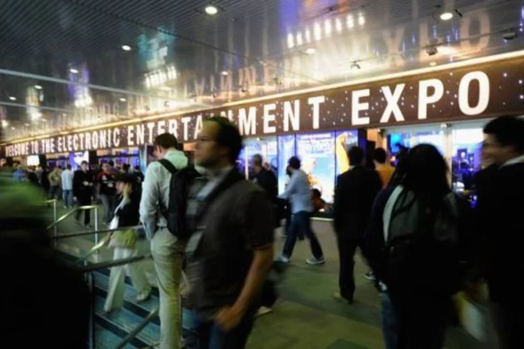 Visitantes na entrada da E3 2011 (Kevork Djansezian/Getty Images)