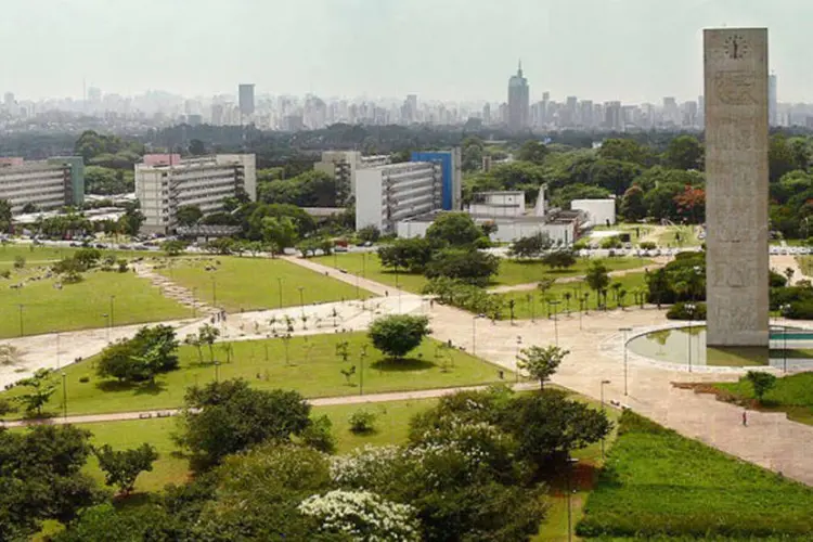 
	Vista a&eacute;rea da USP: pr&eacute;dios residenciais podem ser vistos ao fundo
 (George Campos / USP Imagens)