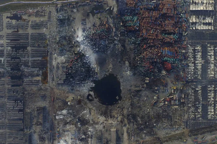 
	Vista a&eacute;rea de Tianjin: o acidente aconteceu em um terminal de cont&ecirc;ineres de transporte onde estavam armazenados irregularmente tr&ecirc;s mil toneladas de produtos qu&iacute;micos perigosos
 (Reuters/ Stringer)