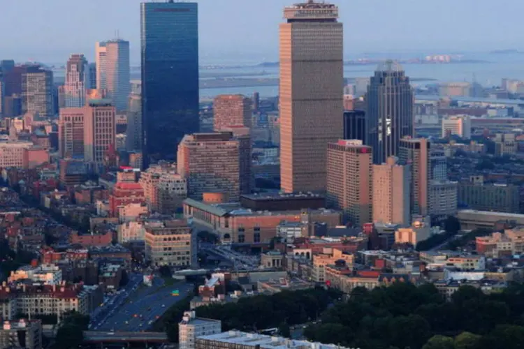 Vista aérea da cidade de Boston, nos EUA: funcionários estão tendo cada vez mais dificuldades para ficarem na cidade (Michael Ivins/ Boston Red Sox via Bloomberg)