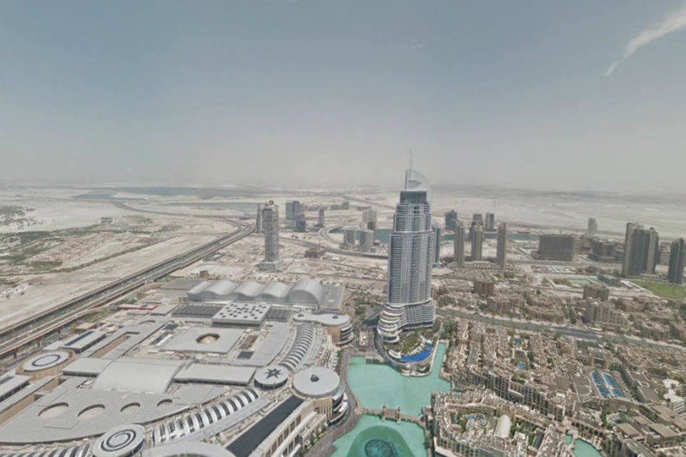 Vista de Dubai a partir do 73º andar do Burj Khalifa, o maior arranha-céu do mundo (Reprodução/Google Street View)
