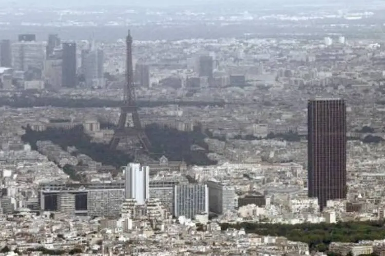 Vista aérea de Paris: primeiro drone foi observado perto da embaixada dos Estados Unidos pouco depois da meia-noite (Guillaume Baptiste/AFP)