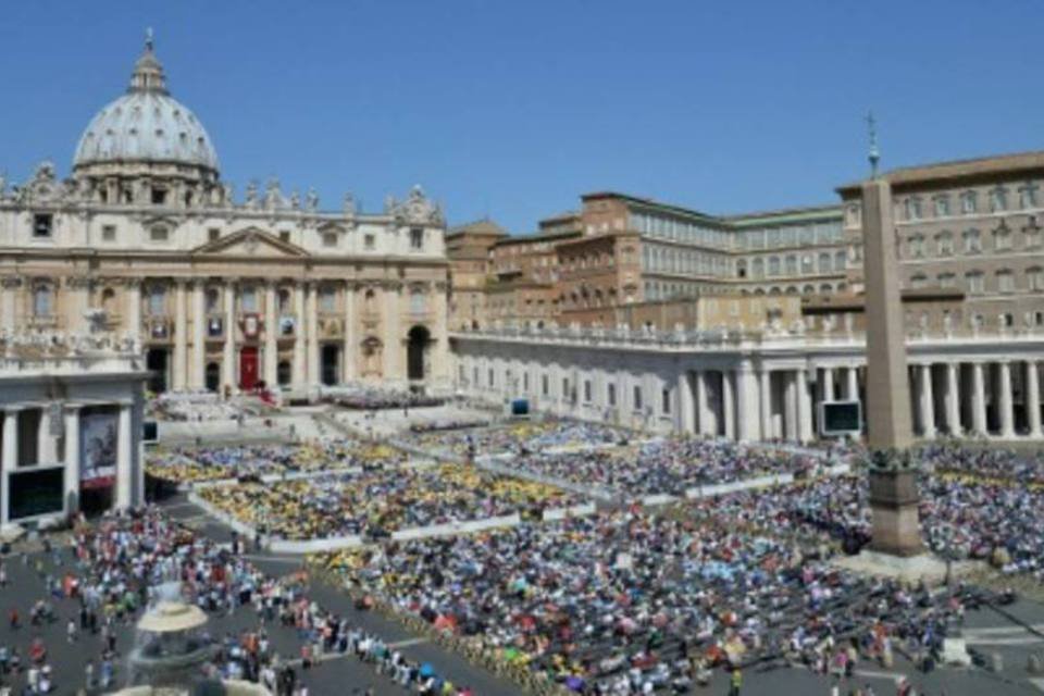 Vaticano julgará cinco por vazamento de documentos secretos