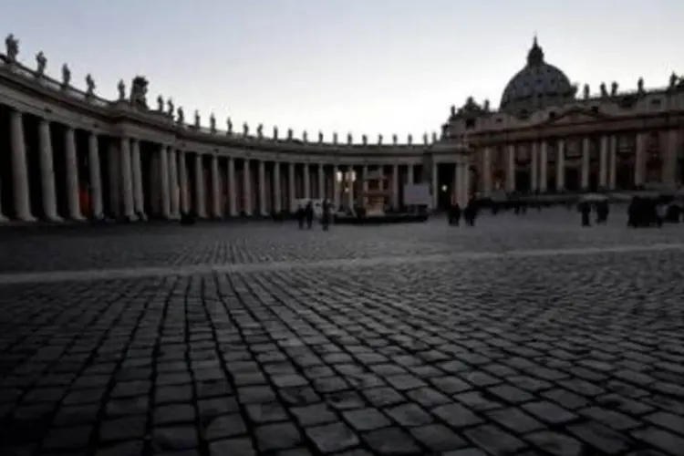 
	Vaticano: porta-voz da Santa S&eacute; criticou o que chamou de publicidade &quot;absolutamente an&ocirc;mala&quot; que comit&ecirc; deu ao relat&oacute;rio e prometeu resposta mais completa
 (Tiziana Fabi/AFP)