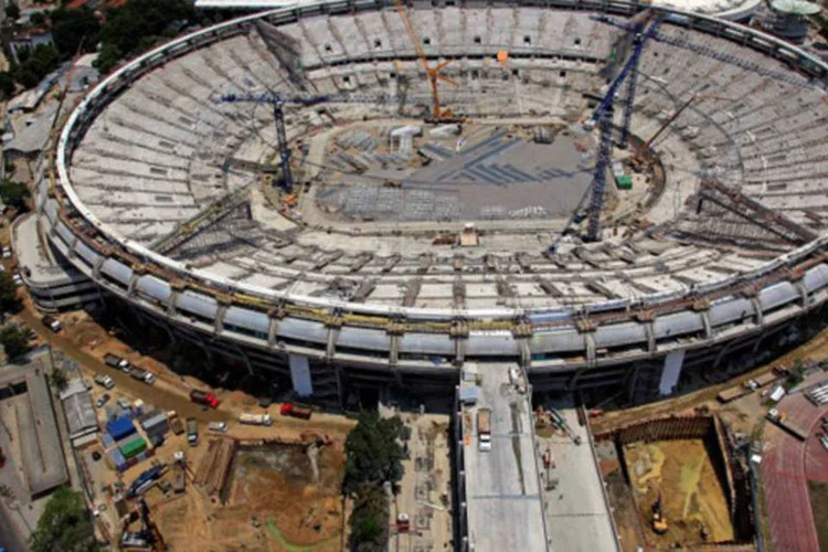 
	Vista a&eacute;rea das obras de reforma do Maracan&atilde;, em dezembro de 2012:&nbsp;Minist&eacute;rio do Esporte recebeu um pedido de verba para a reconstru&ccedil;&atilde;o da pista demolida&nbsp;
 (Divulgação/ Consórcio Maracanã 2014)