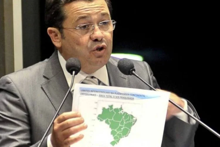 
	Vital do R&ecirc;go: senador venceu o deputado Enio Bacci por 19 votos a 10
 (José Cruz/ABr)