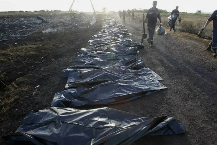 Corpos de vítimas do avião da Malaysia Airlines que caiu no leste da Ucrânia (Maxim Zmeyev/Reuters)