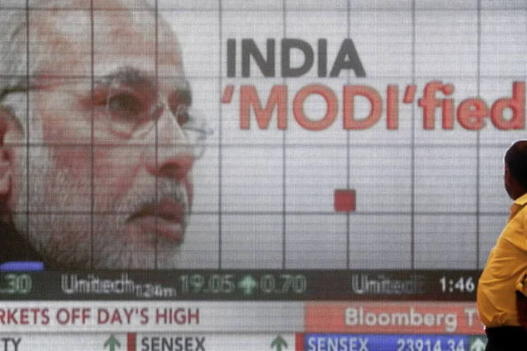 Telão na bolsa de Bombaim anuncia a vitória de Narendra Modi, do partido nacionalista hindu Bharatiya Janata, nas eleições para primeiro-ministro da Índia (Vivek Prakash/Bloomberg)