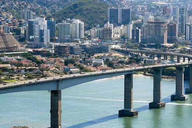 
	Vit&oacute;ria, ES: entre as capitais, a maior renda per capita est&aacute; em Vit&oacute;ria, com R$ 76.722,00; a cidade ocupa o&nbsp;18&ordm; lugar no IDH
