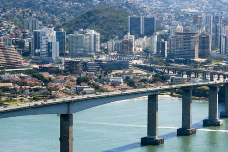 
	Vit&oacute;ria, capital do Esp&iacute;rito Santo: segundo previs&atilde;o, no decorrer do dia deve chover com intensidade moderada a forte
 (Wikimedia Commons)